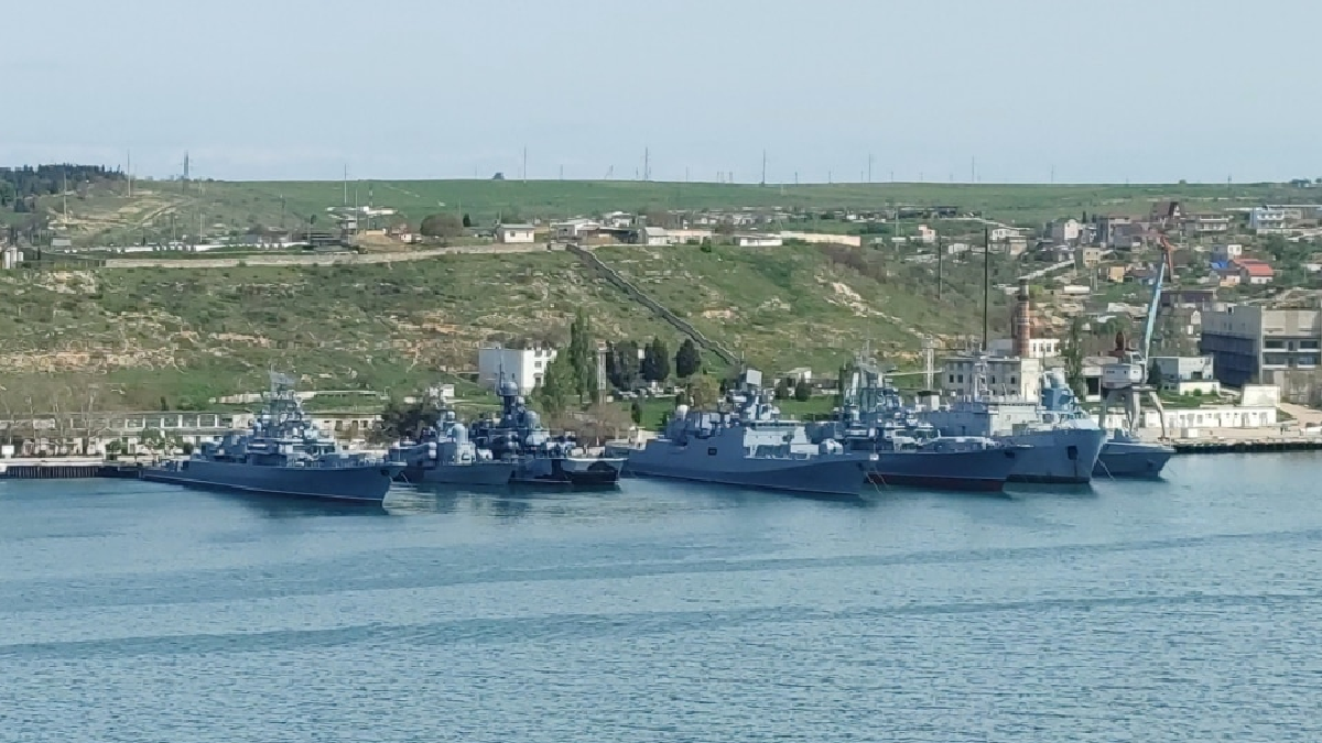 У Чорному морі перебувають 5 ракетних та 3 великих десантних ворожих кораблі - ОК 